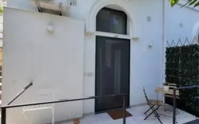 L & F Apartment's