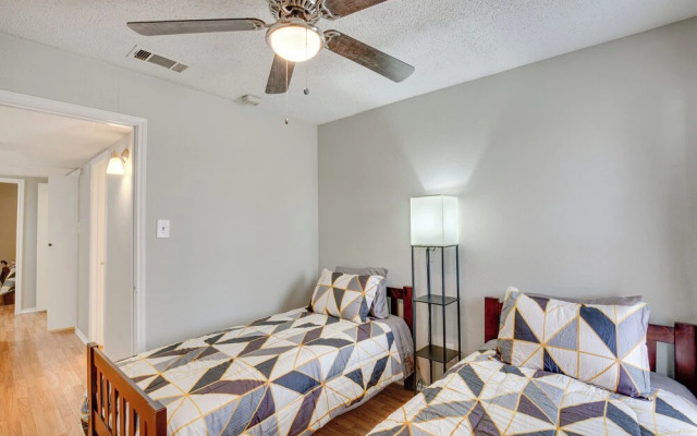 Pet-friendly Carrollton Home w/ Fenced Backyard!