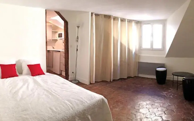 My Address in Paris - Place du Marché St Honoré