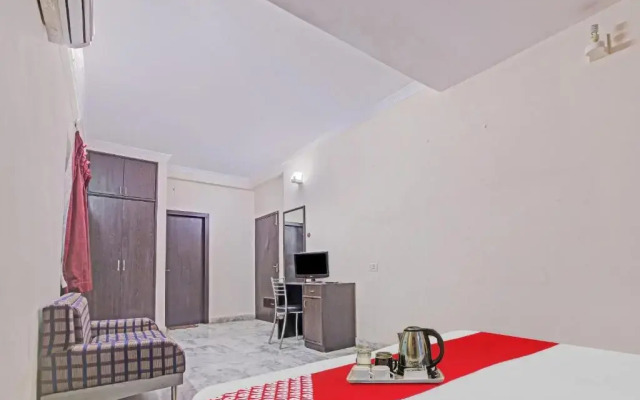 OYO 90738 Safari Residency