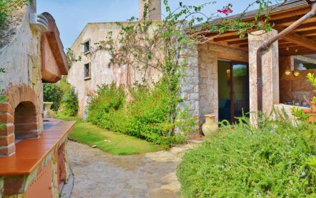 Villino immerso nel verde 100 m dal mare