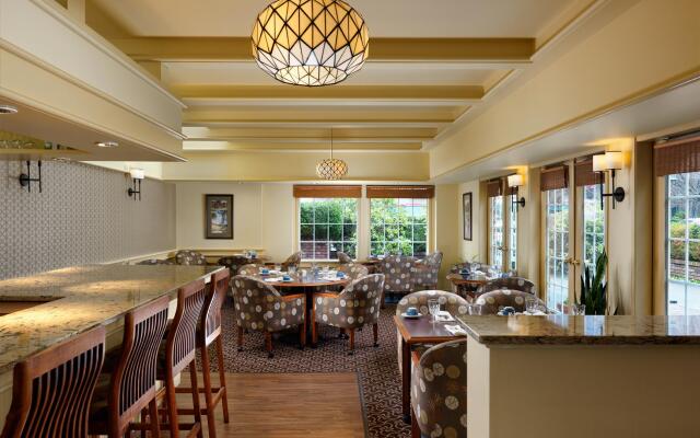 Royal Scot Hotel & Suites