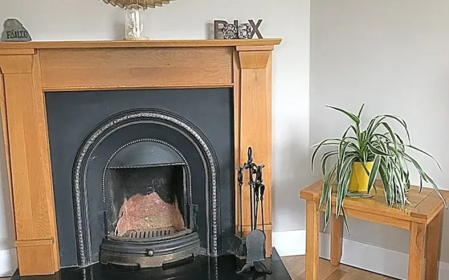 Immaculate 3-bed House With Private Secure Garden
