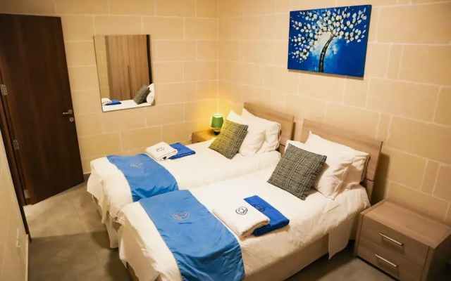 Siku Gozitan House With Pool hot tub