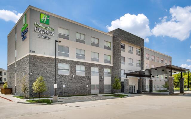 Holiday Inn Express And Suites Denton South, an IHG Hotel