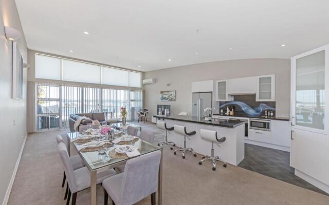 Luxury 3Br, 1.5 Bath Penthouse With Fabulous Views