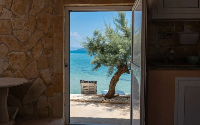 Beachfront villa Mihovil w. beach access