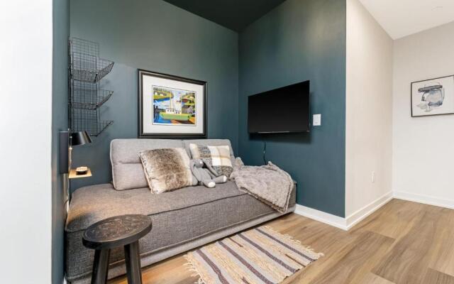 Stylish Downtown 1BR Condo - Superb Views