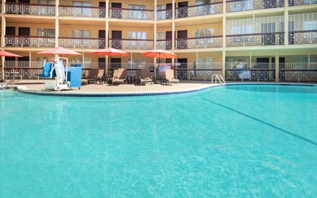Ramada by Wyndham Burbank Airport