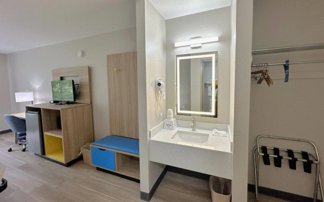 Days Inn by Wyndham Holland