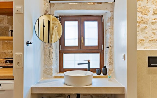 Venetian Charming ,stone-built Apartment Rethymno