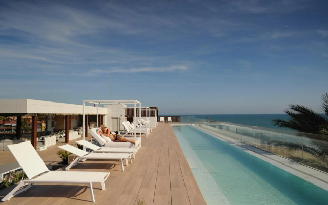 Hotel Tropical Gava Mar
