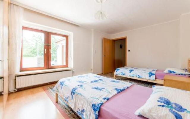 1 Private Single, 1 Twin Room. 3 Persons (6303)