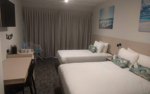 Nightcap at Kawana Waters Hotel