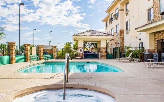 Comfort Inn And Suites