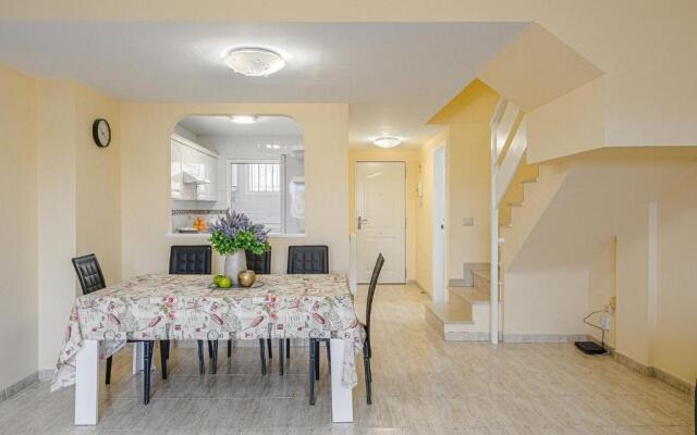 RED Large family apartment, three floors, 10 guests