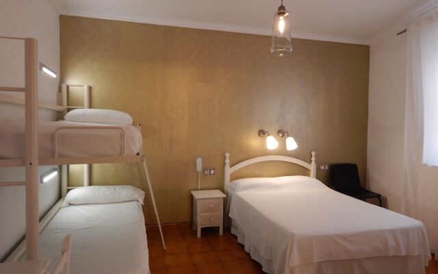 Hostal Arias