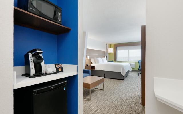 Holiday Inn Express & Suites San Antonio NW near SeaWorld