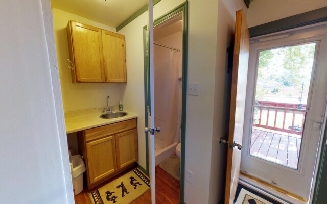 The Cozy Kokopelli Studio Cabin