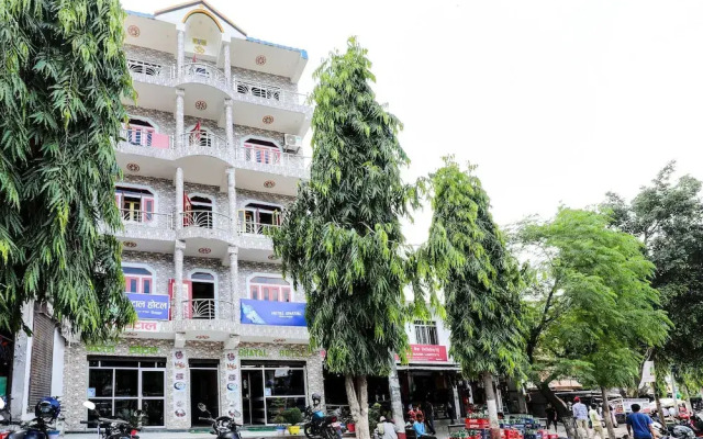 SPOT ON 545 Ghatal Hotel