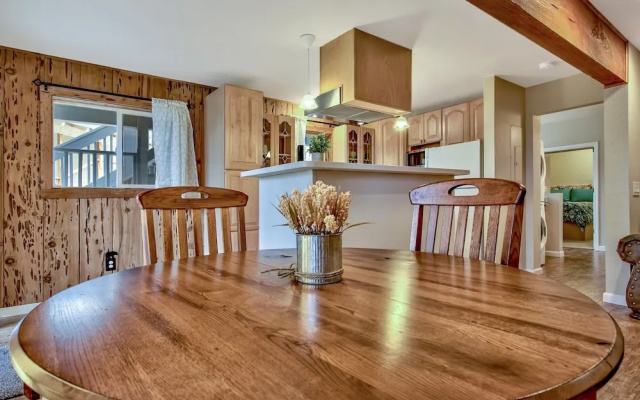 MV3: Lake View Ski Bear Lodge