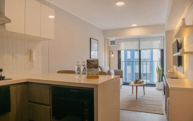 w Sunlit 1BR w Private Balcony in Miraflores
