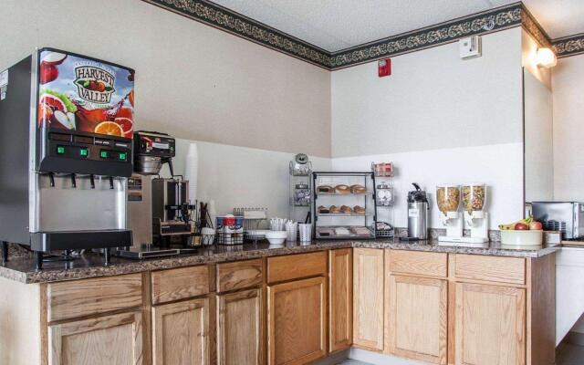 Rodeway Inn & Suites Milwaukee Airport