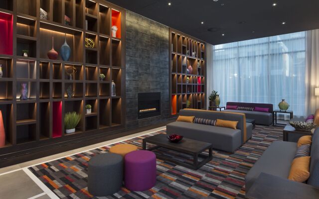 Holiday Inn Hotel & Suites Montreal Centre-ville Ouest by IHG