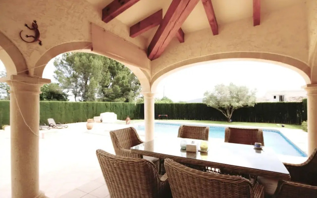 Fanila in J vea With 4 Bedrooms and 3 Bathrooms