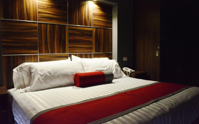 Hotel Block Suites