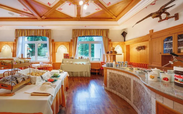 Hotel Vioz - Family Hotel & Apartments