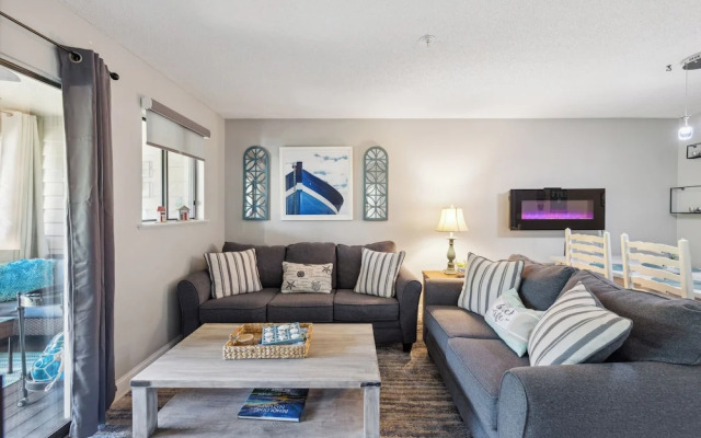 Seaside Bliss Retreat Coastal Condo for 6