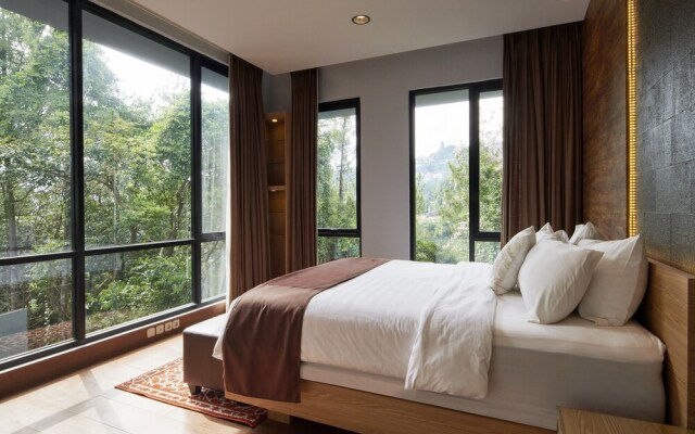 Radiance Hill View 10BR Villa with a Private heated swimming Pool