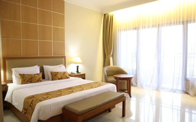 Grand Ussu Hotel & Convention