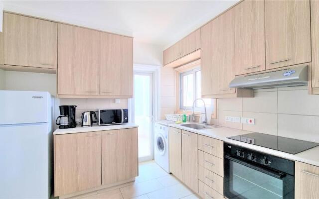 Spacious Lightflooded 2BR Apt / Near Center & Harbour