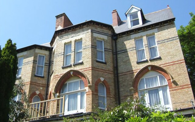 The Woodlands Hotel - Guest house