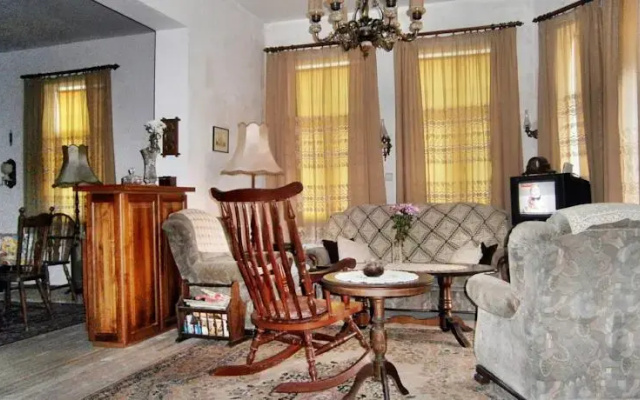 Retro - 19th Century Guest House