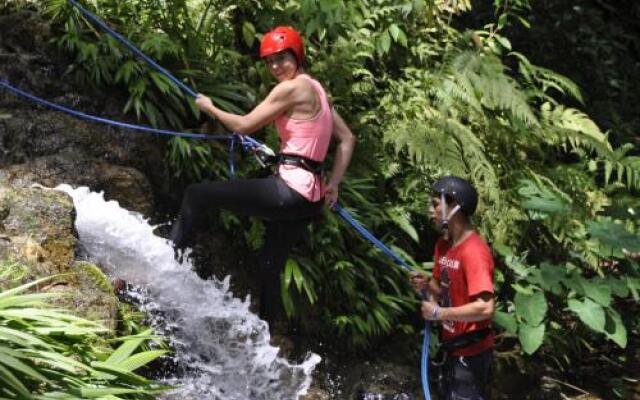 Las Cascadas Lodge