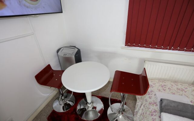 Lovely Studio Apartments - Thamesmead