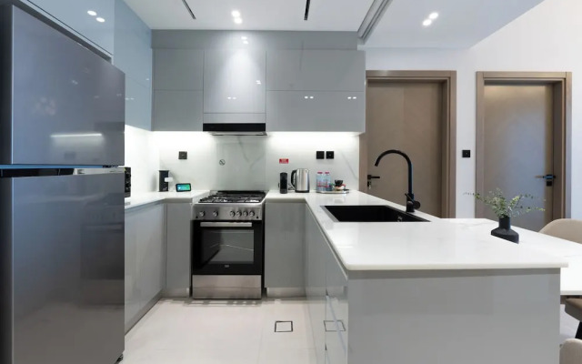 Trendy 2 Bed in Binghatti Canal