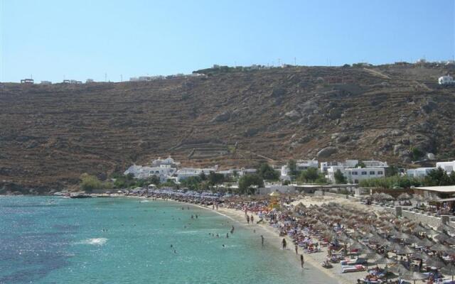 Psarou Beach