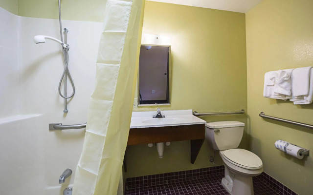 Econo Lodge Inn & Suites