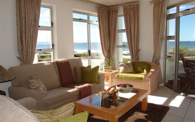 Diaz 15 House on the Bay