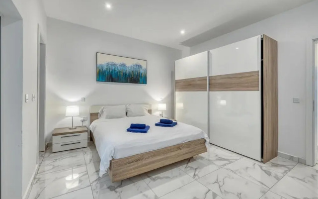 Modern 1BR Apartment, Central Location