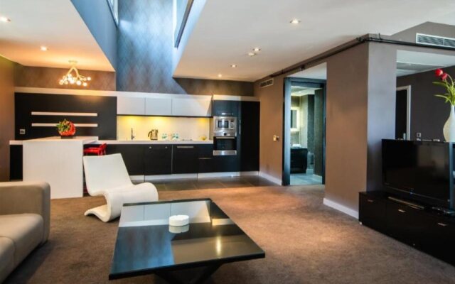 Vernazza Suites Hotel