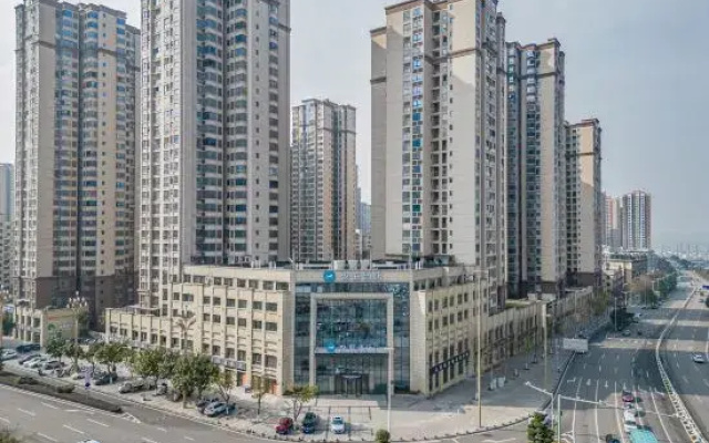 HanTing Hotel (Chongqing Tongnan High-Speed Railway Station)