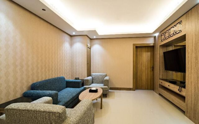 Mirnian Hotel