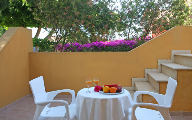 Makronisos Village