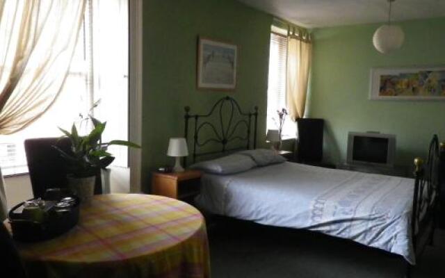 Laburnum Guest House at Bistro En Glaze