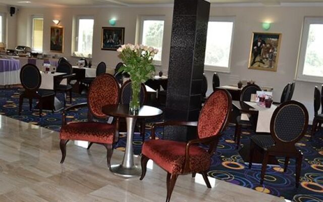 Hotel 365